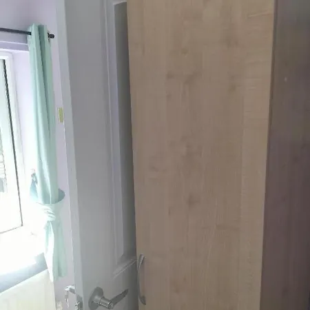 Accomadation Wrexham Esterno foto