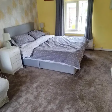Accomadation Wrexham Esterno foto
