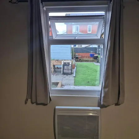 Accomadation Wrexham Esterno foto