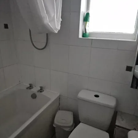 Accomadation Wrexham Esterno foto